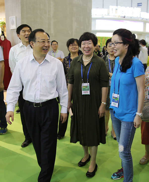 虎豹男裝總經(jīng)理和吳政隆省長(cháng)